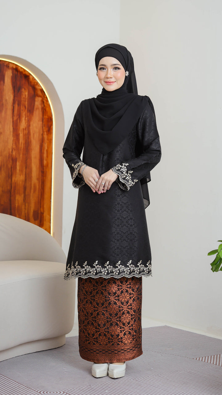 Kurung Esley