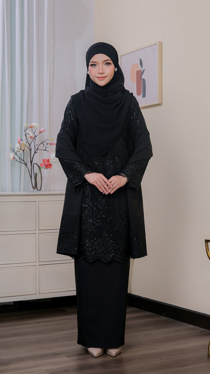 Kurung Veena