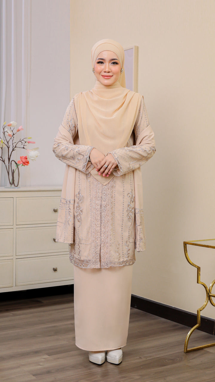 Kurung Qistina