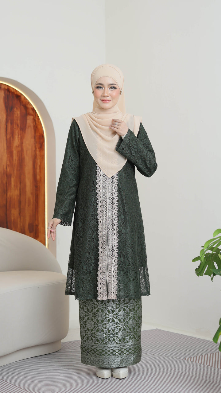 Kurung Reena