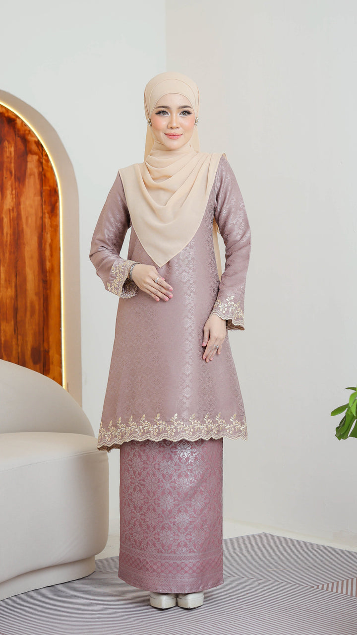 Kurung Esley