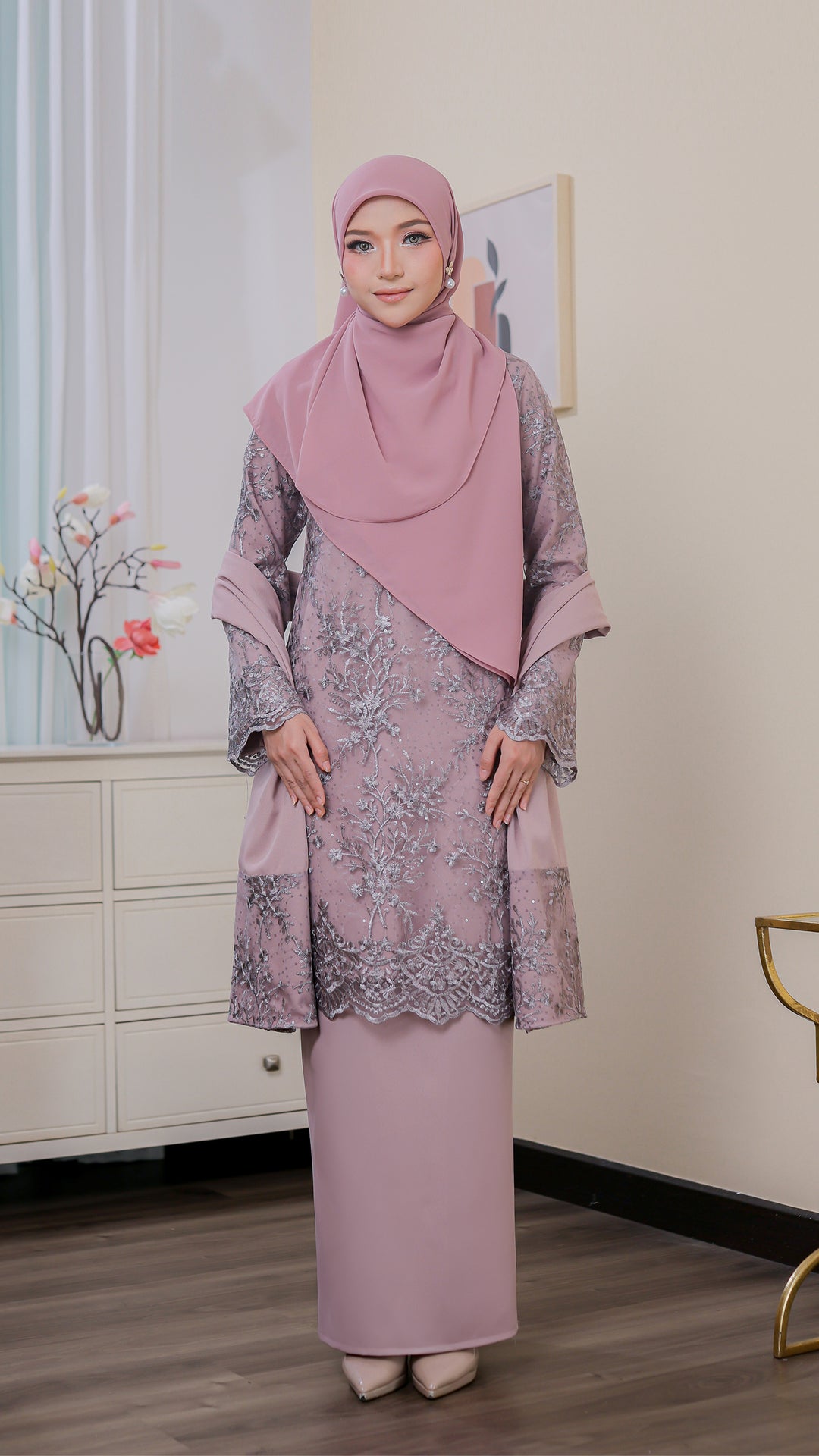 Kurung Veena