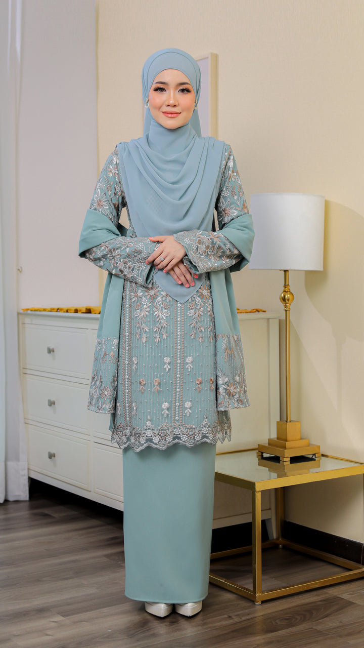 Kurung Nayla