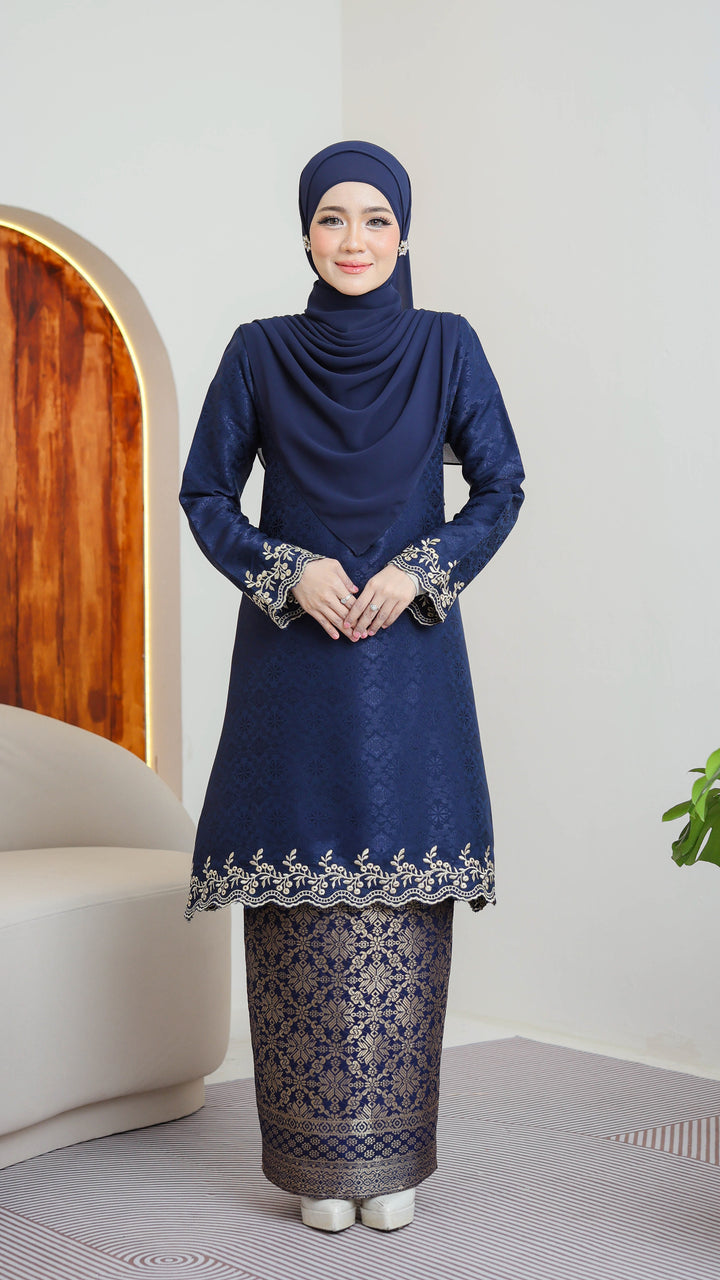 Kurung Esley