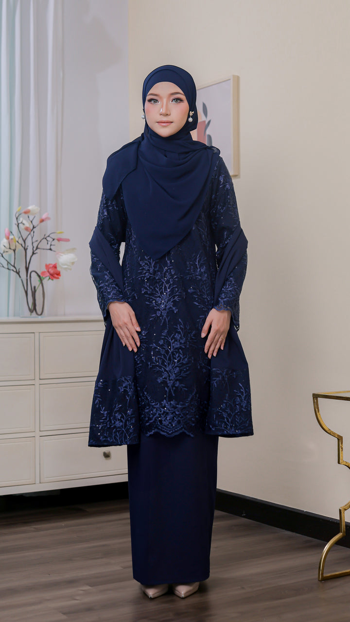 Kurung Veena