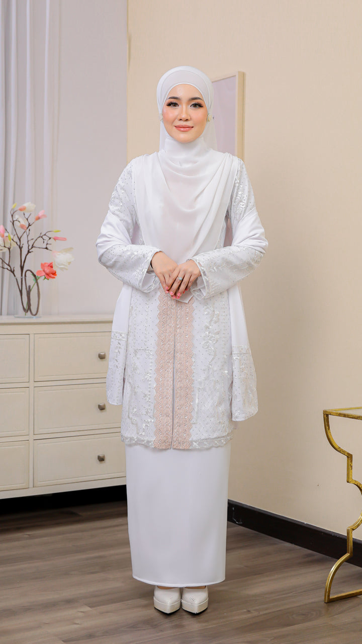 Kurung Qistina