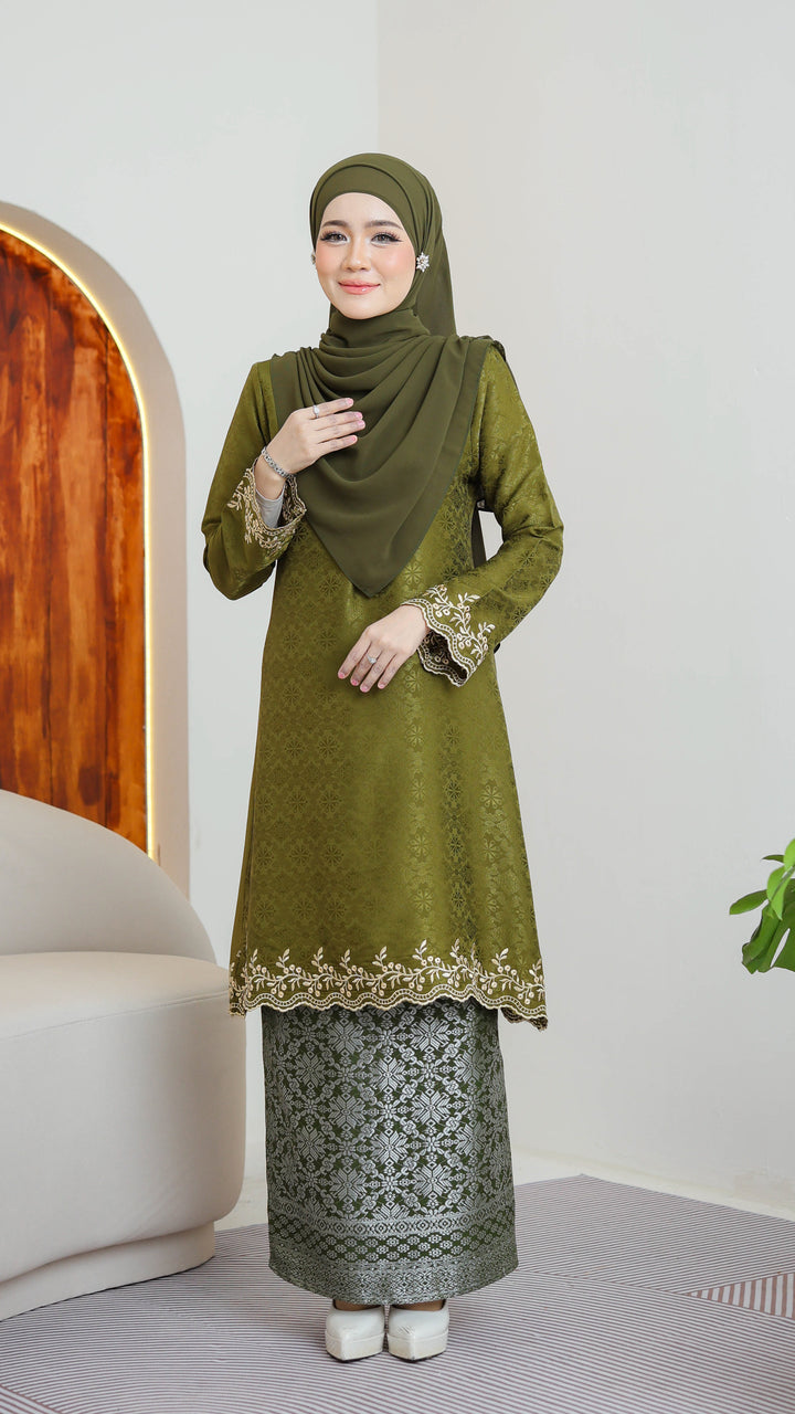 Kurung Esley