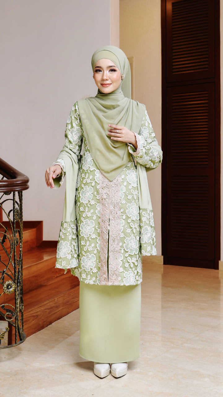 Kurung Tania