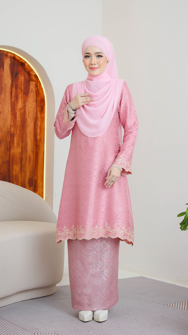 Kurung Esley