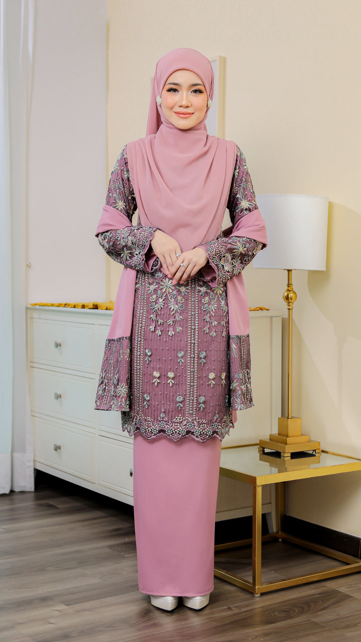 Kurung Nayla