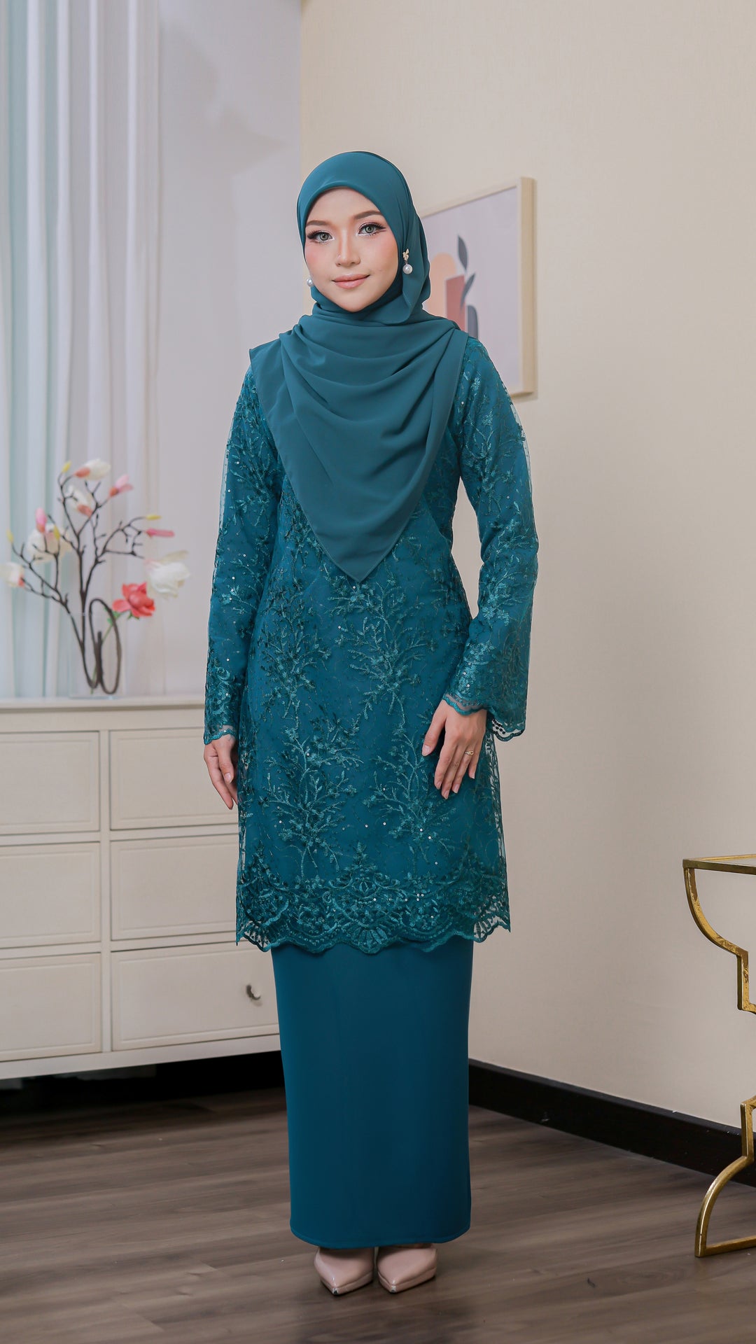 Kurung Veena