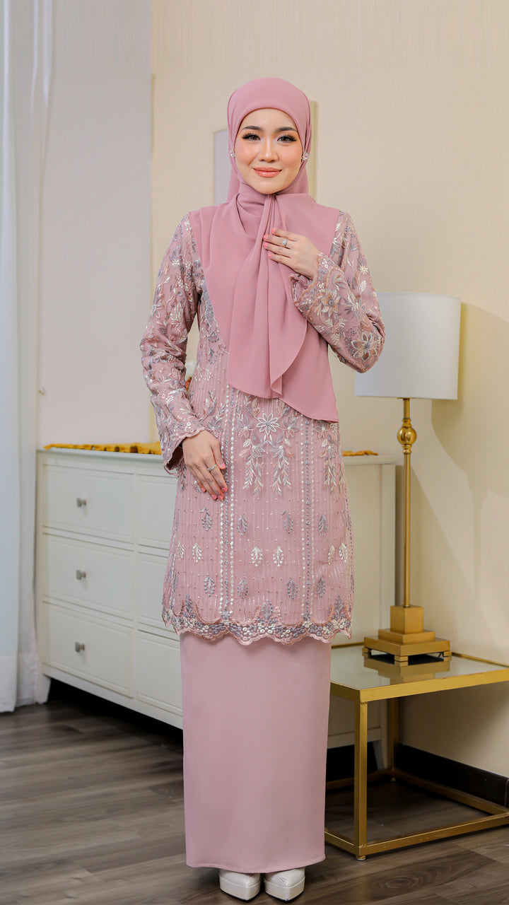 Kurung Nayla